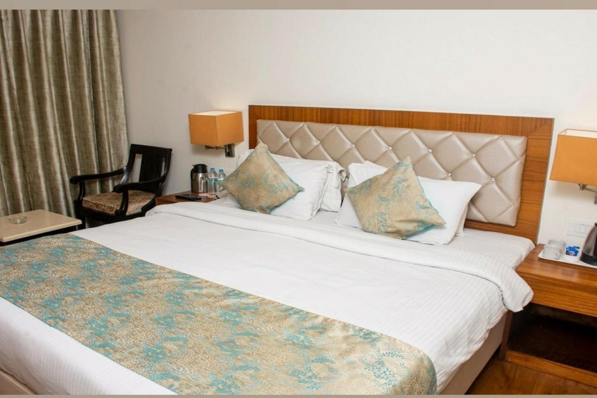 Hotel Meadows バラナシ エクステリア 写真