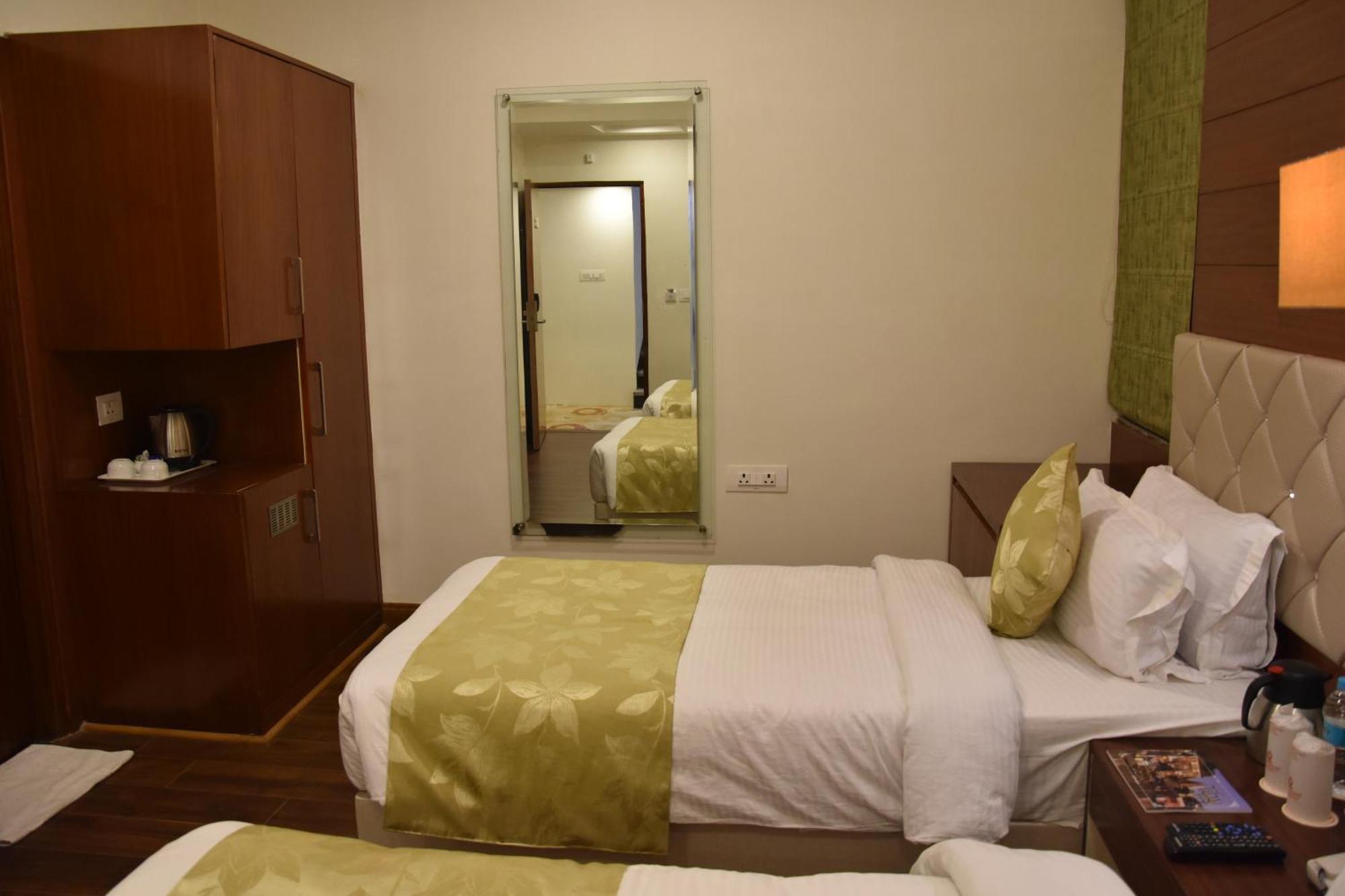 Hotel Meadows バラナシ エクステリア 写真